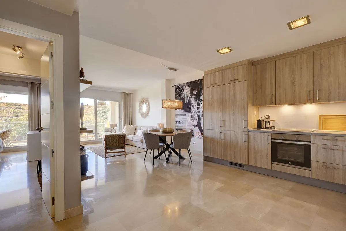 fcdf9b4a-0c13-4bde-902f-28e49f268c23