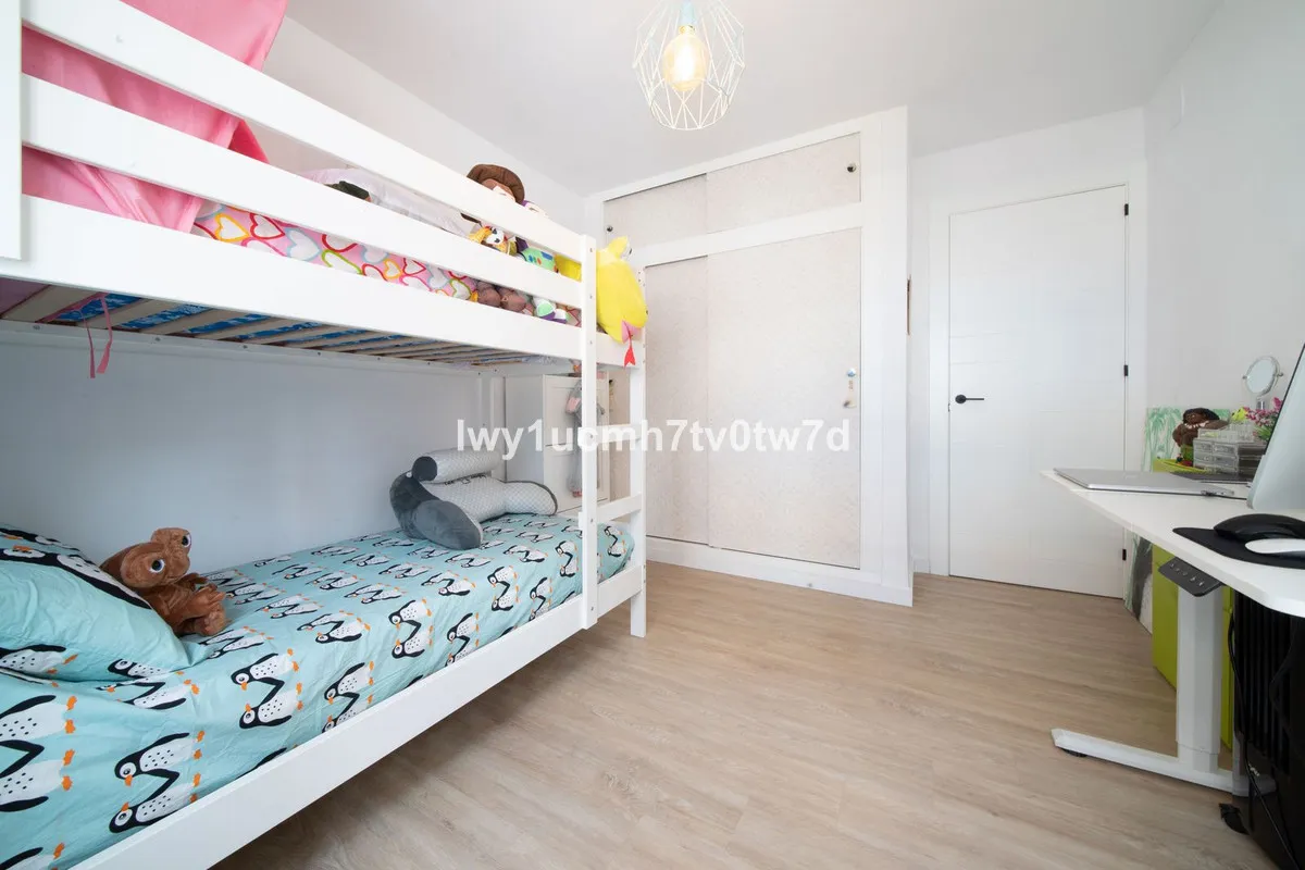 04817d4c-7afc-4d49-8d30-6d0c204ac470