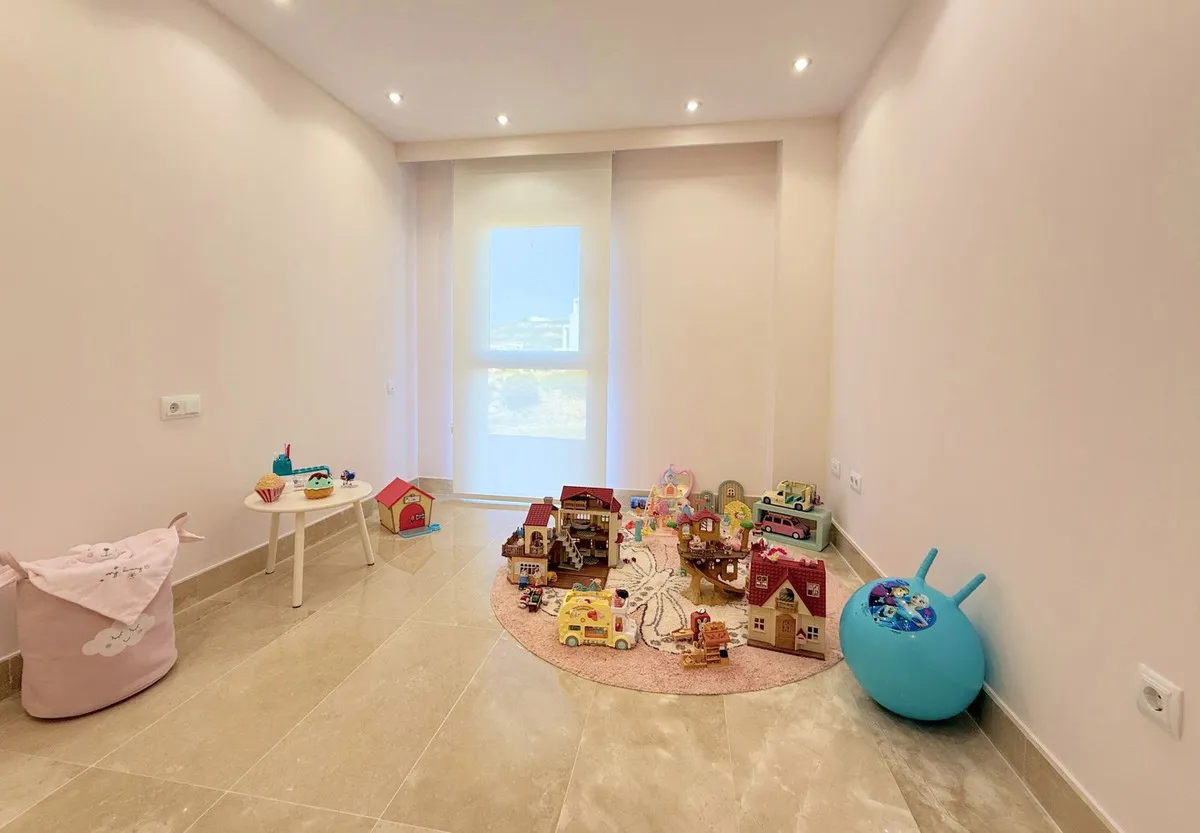 b3435ce9-786e-4acc-8813-58b39f622662