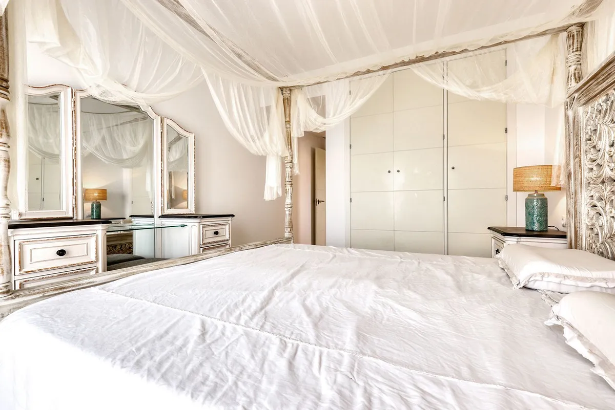 f9d93027-8fb0-48b3-8fa0-ec70c45cf9ed