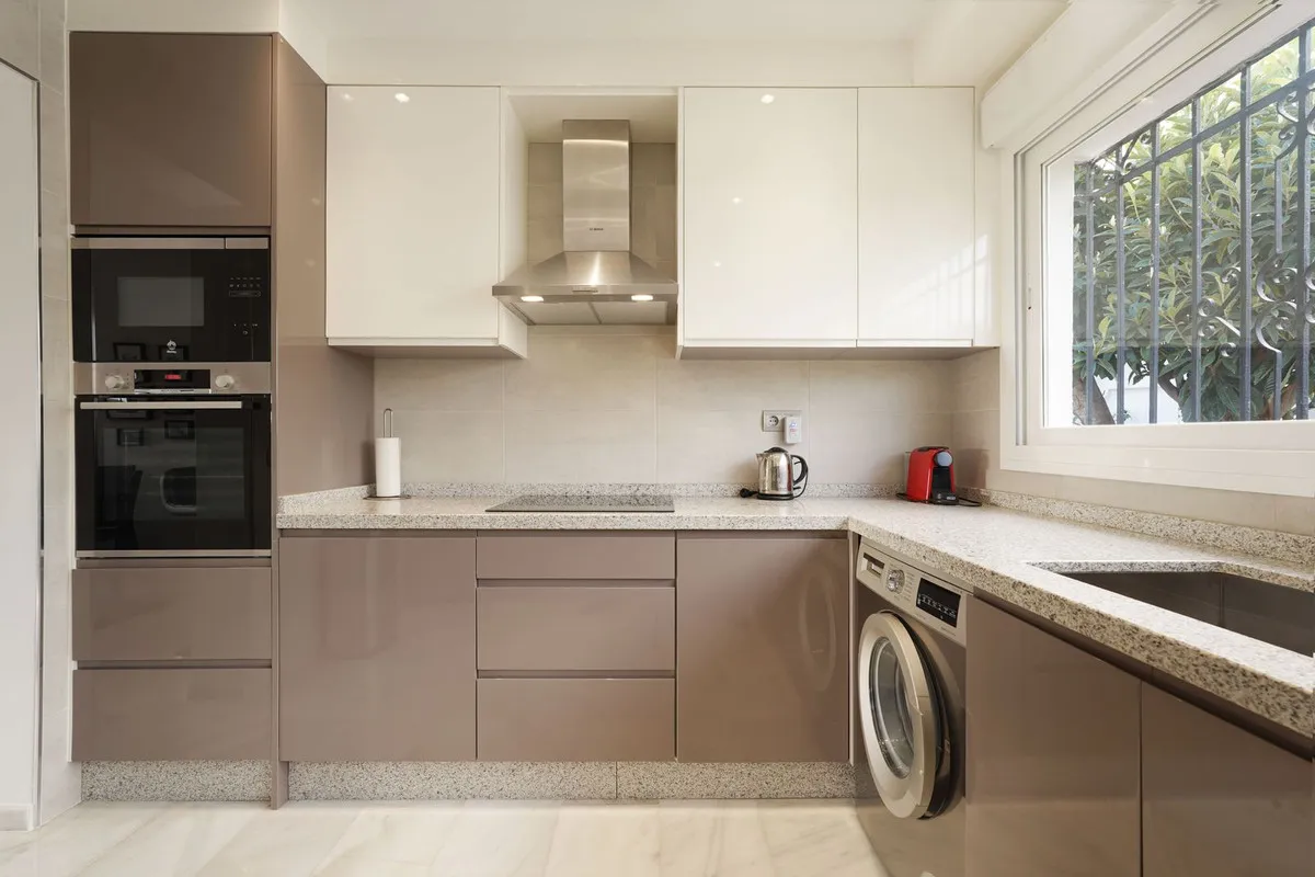 fc08b390-2696-47a3-a41f-4320b6df9633