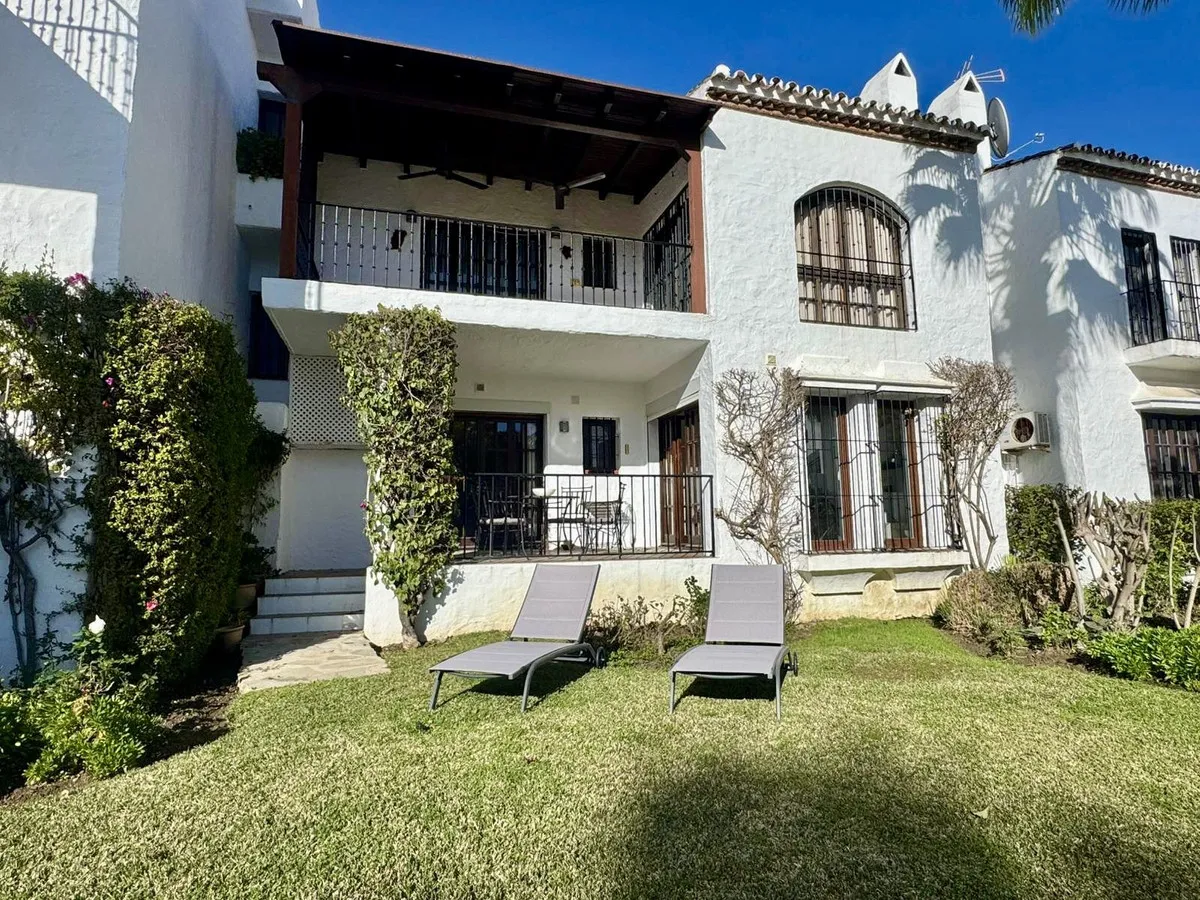 Charming Nueva Andalucía Ground Floor Apartment