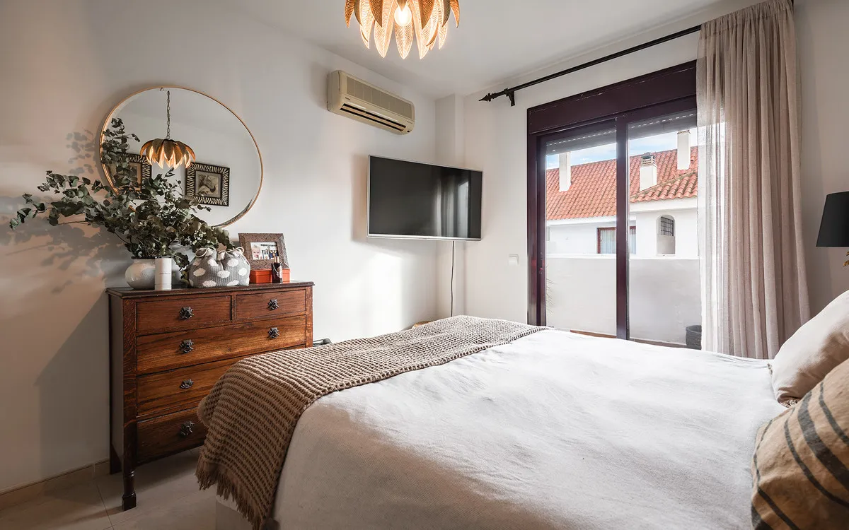 f9a65dec-bbcf-454d-817a-49b26ba5d6bc