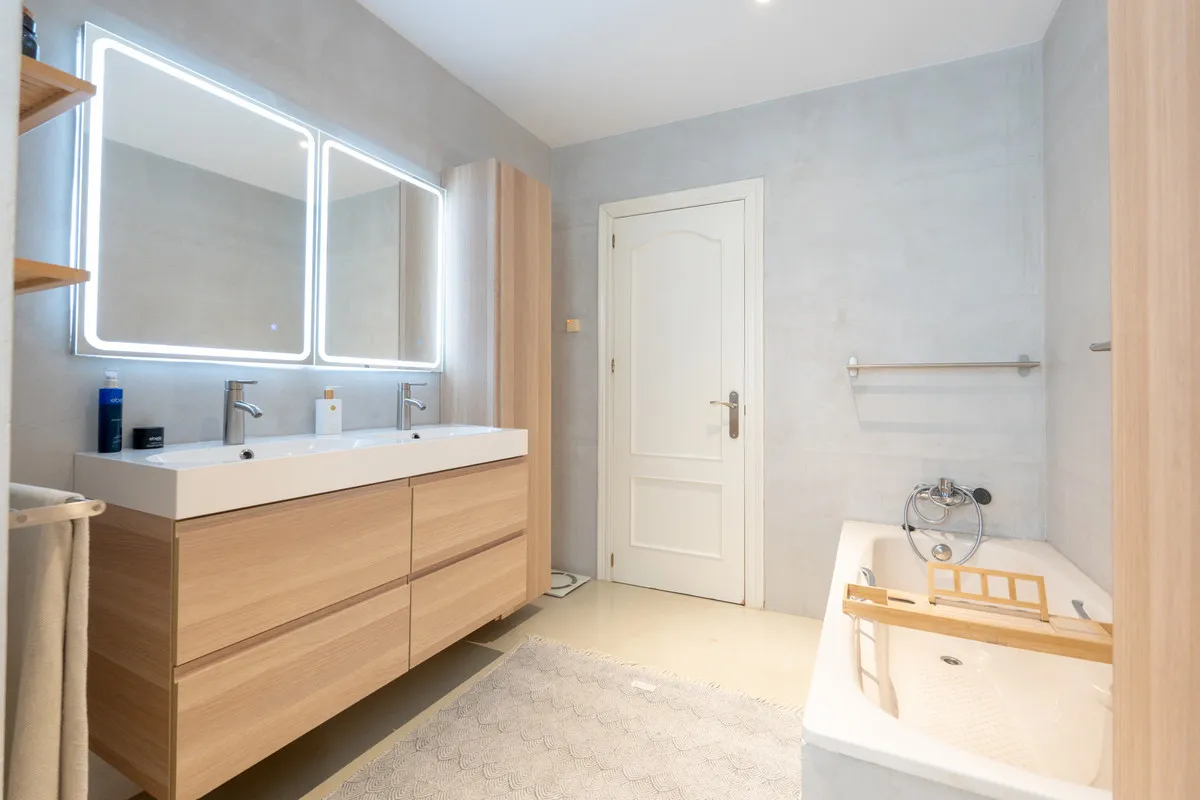 1761ea2d-f713-417b-8257-dc567500e9a2