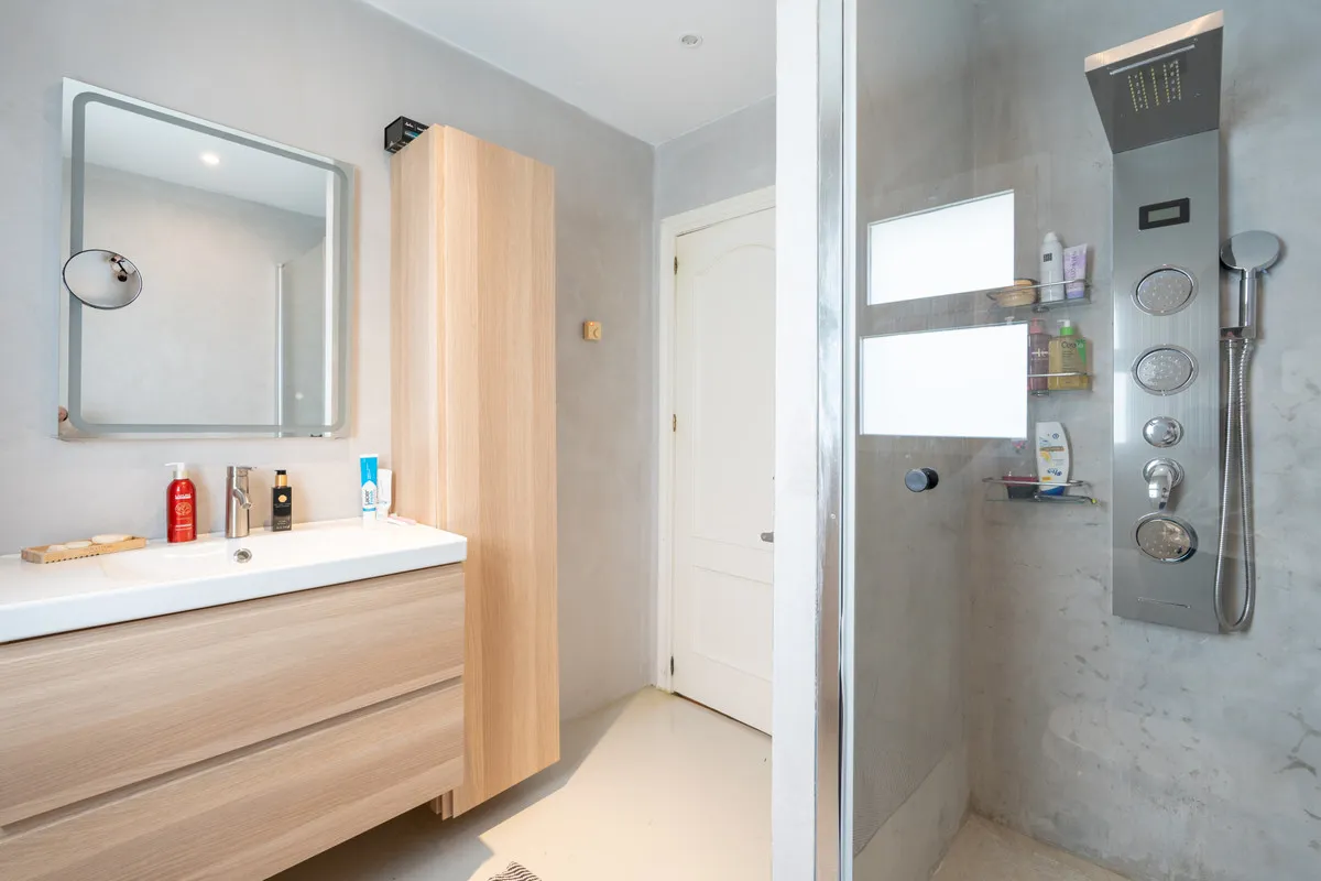 61946221-c402-41b1-8ebd-5f55014a8e24