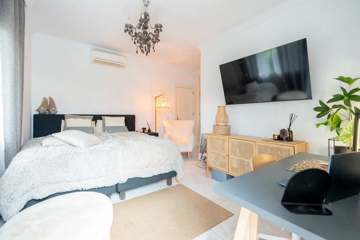 9ec54304-764f-4929-b0ef-e7eef1b42099