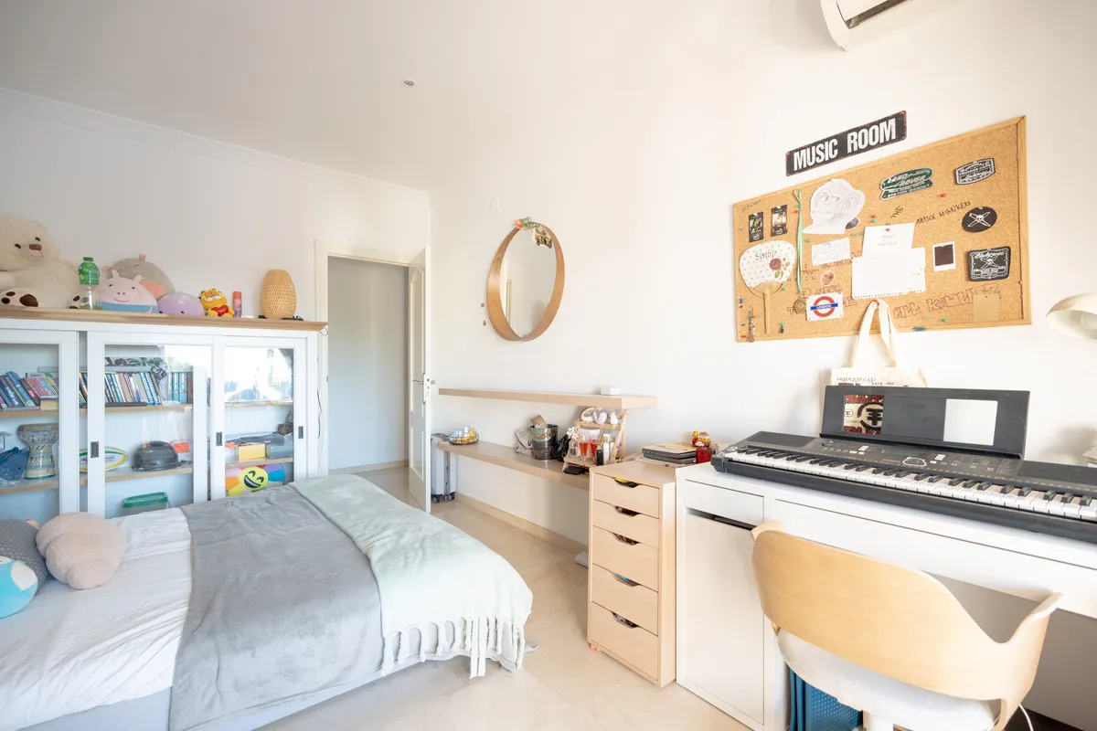 a8687153-9068-4649-b404-dc1c81869d32