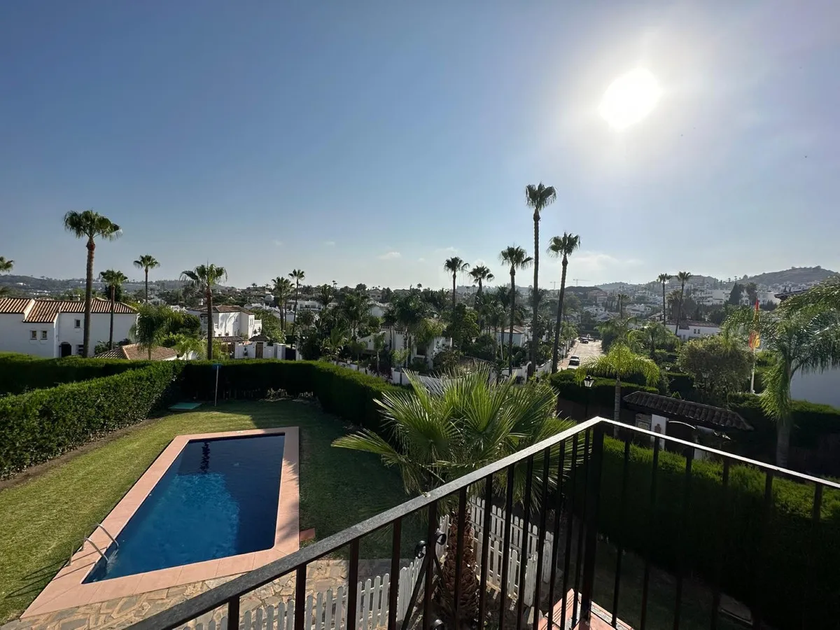 f2762960-b47c-4d41-aaab-a5176b8c4181