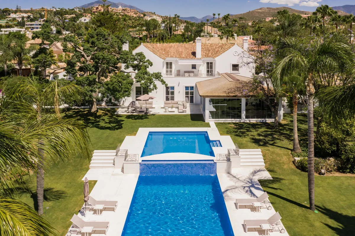 Villa Hermosa: Luxurious Retreat in La Cerquilla