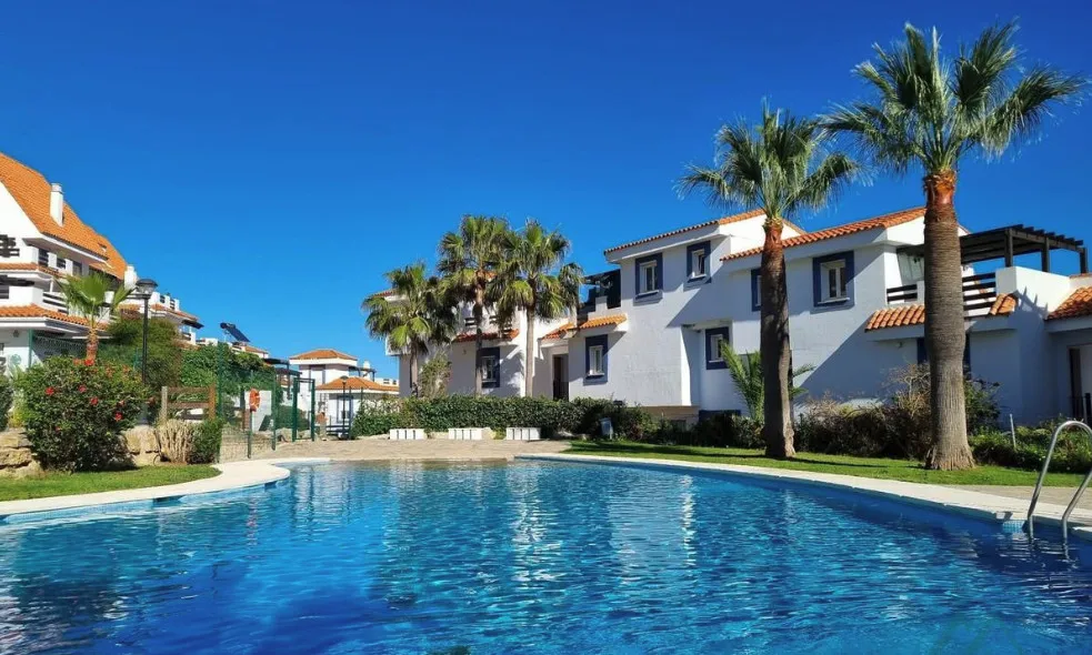 Serene 1-Bedroom Apartment in Vistalmar Duquesa Norte