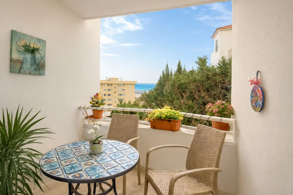 Bright 2-Bedroom Apartment with Sea Views in Torreblanca