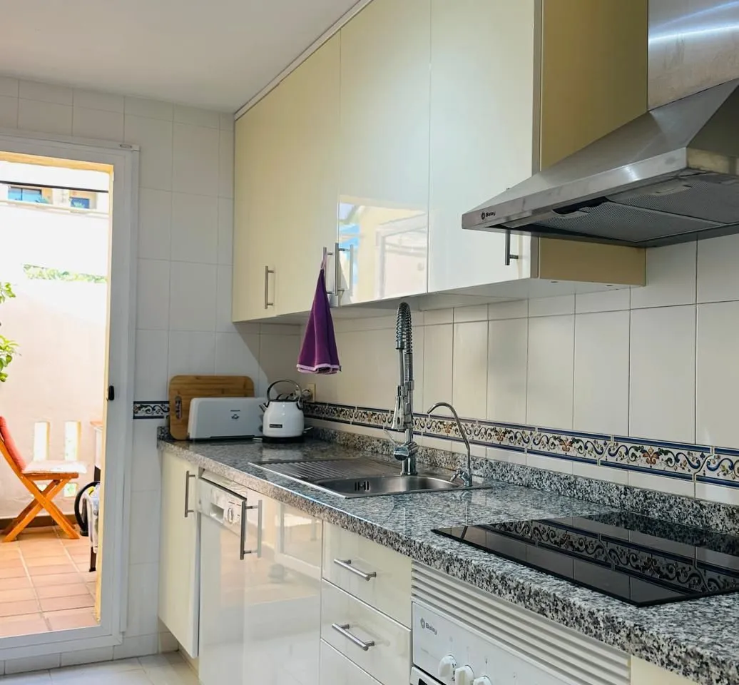 b4a1803e-401b-4047-aa94-906390f31a6e