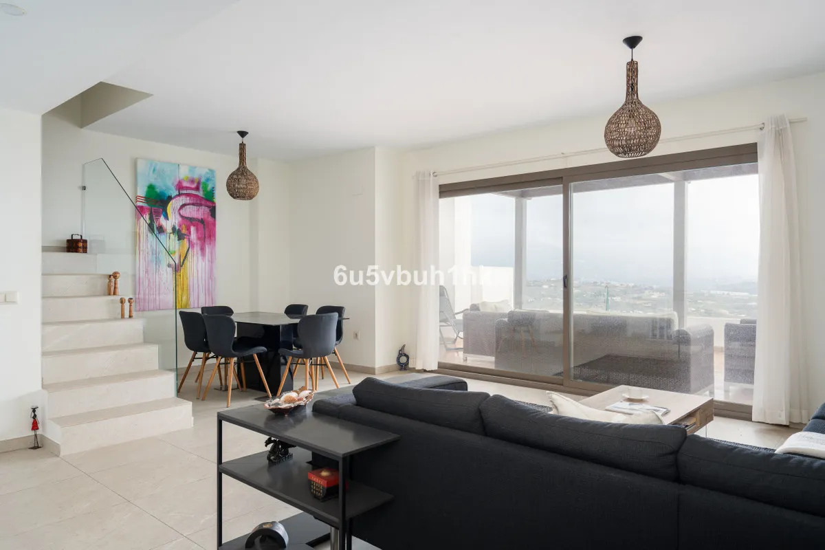 Bright Sea View Duplex Penthouse in Las Lagunas