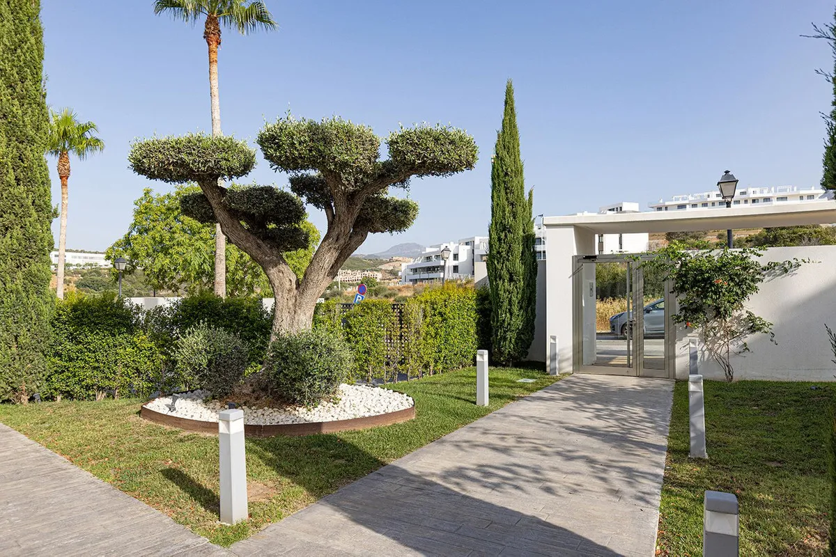 18fcddc2-7d8d-4d8b-b3e2-997fcadfcd40