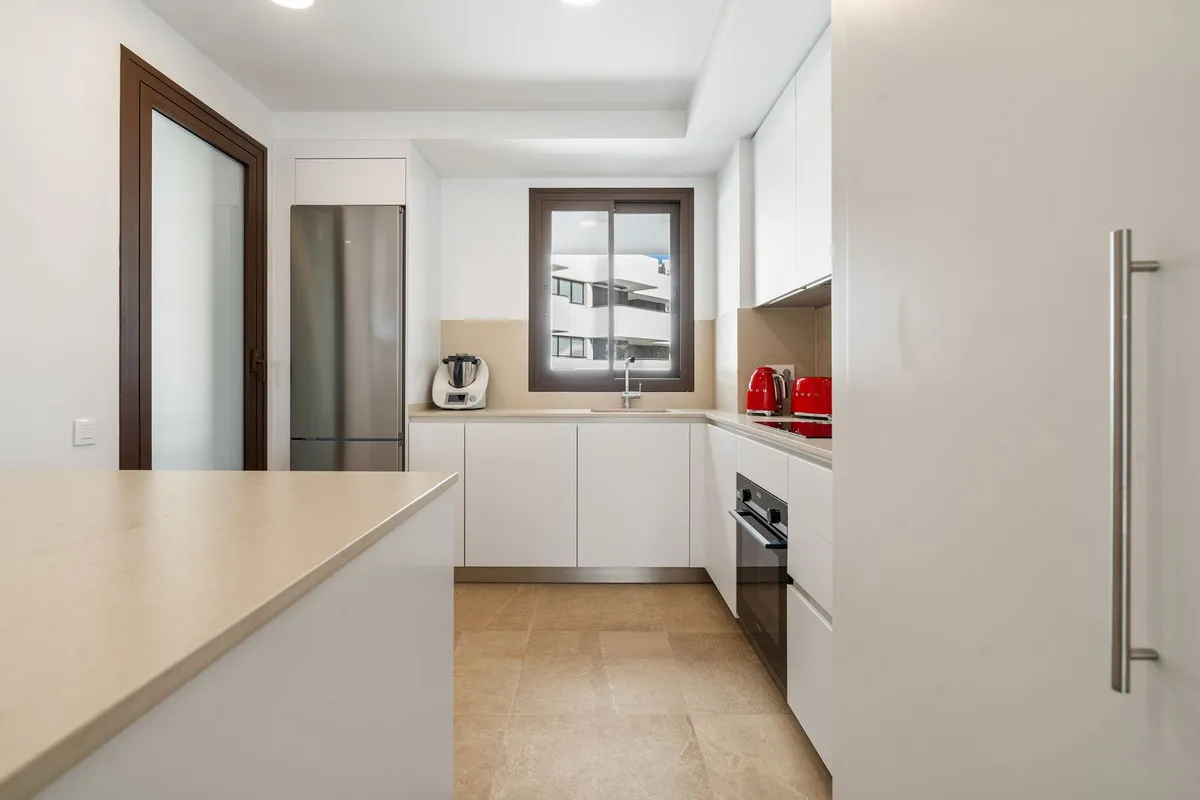 7747b421-9c28-481a-b73a-bb38342e2047