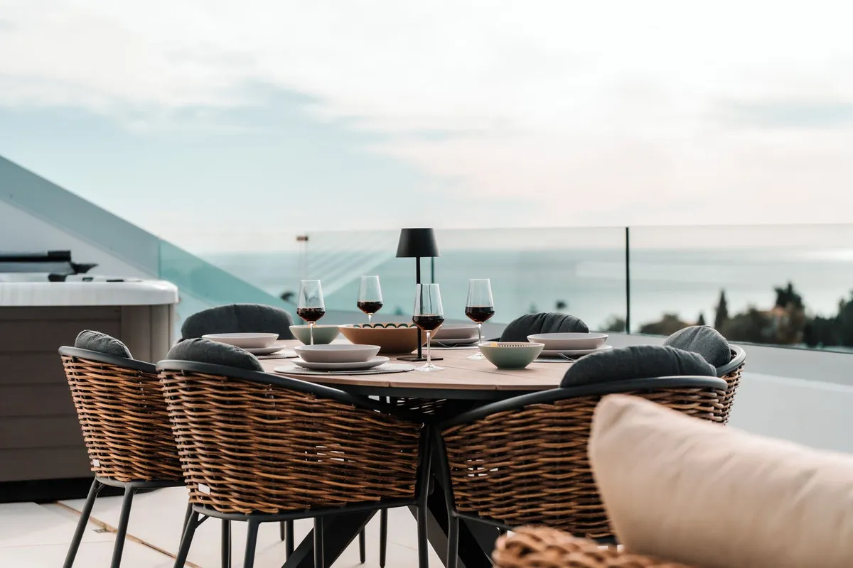 Luxurious Seaside Apartment in Las Lomas 5
