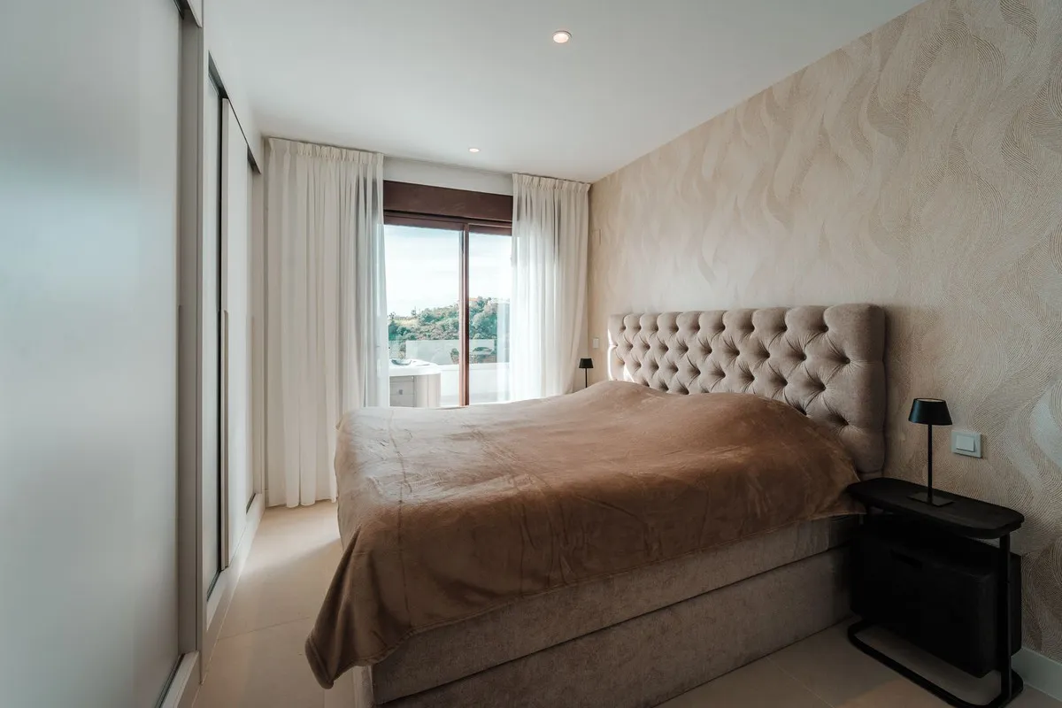 6f118548-2c65-4ddb-9058-6af39068d728