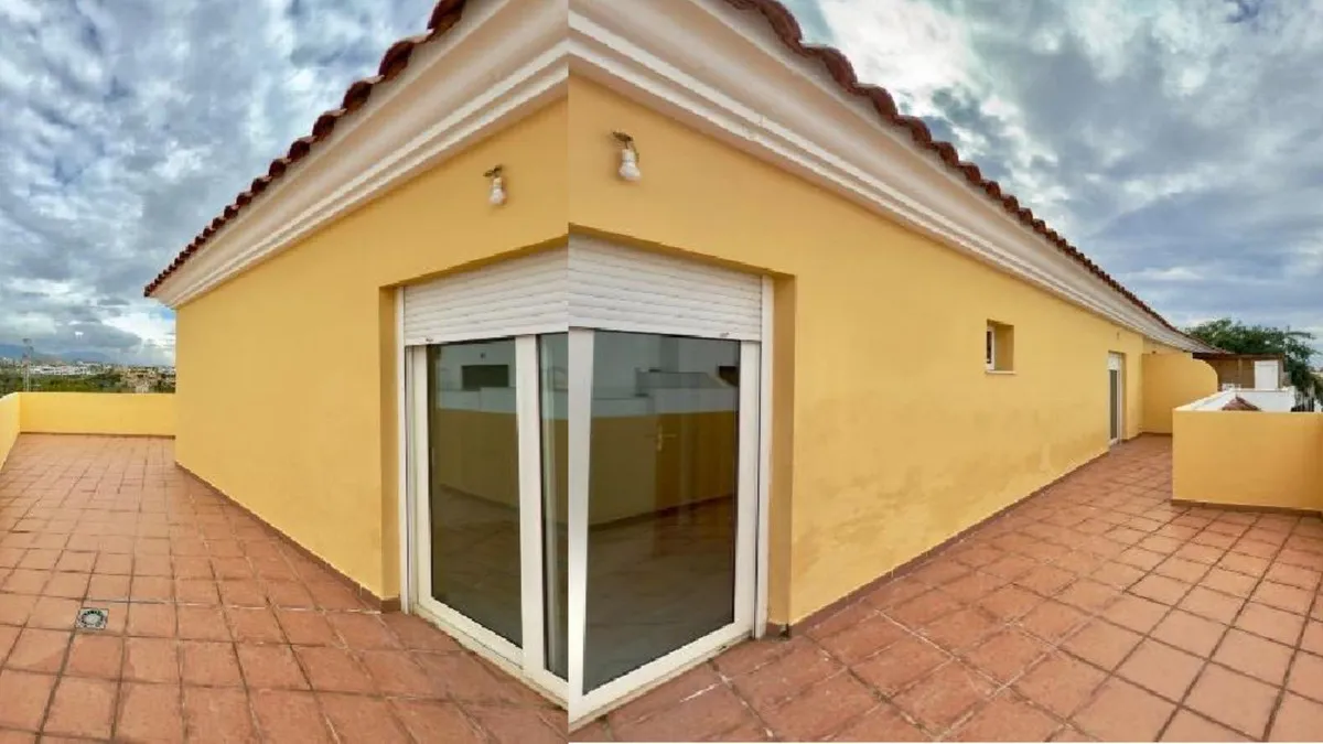 Penthouse with Panoramic Terrace in Estepona’s Cancelada