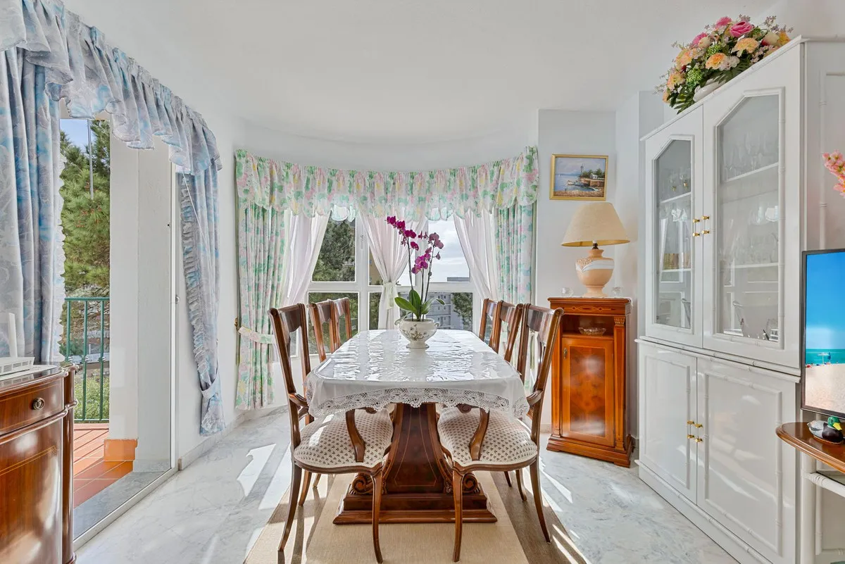 f7db0127-558c-4a12-8bfa-77edfbb3f1d9