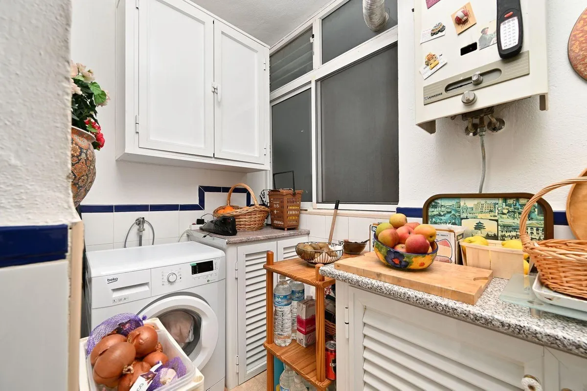 1e8aa93e-b8ea-4781-8884-99caa4ceeb30