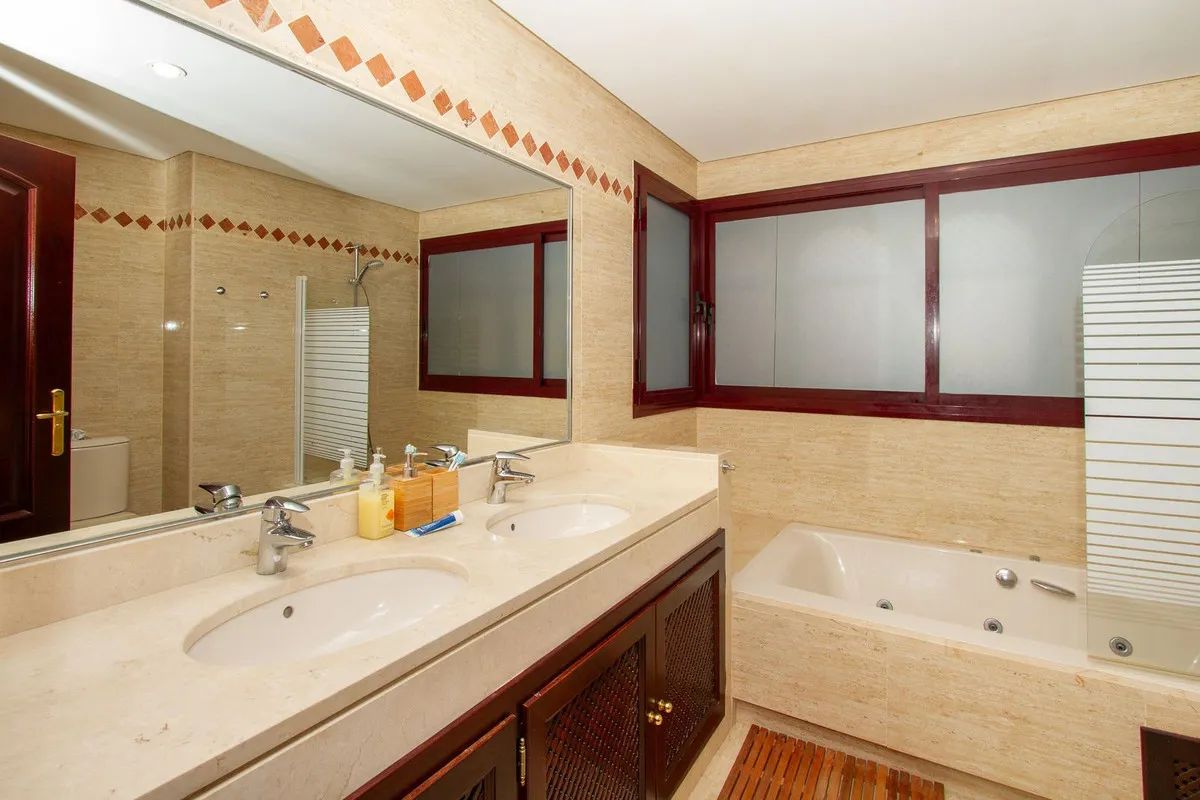 b6718cb9-78b2-497d-8b72-e51c8f631f45