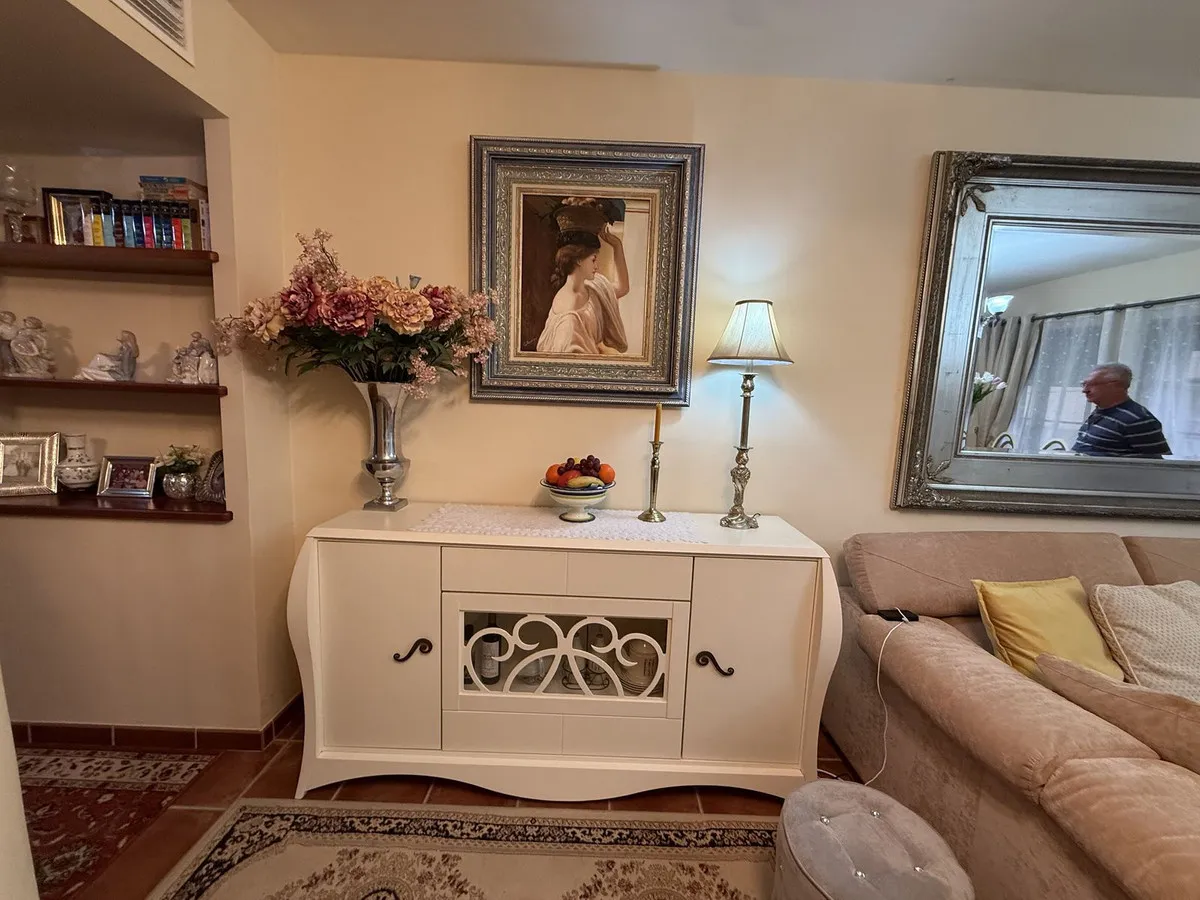 f53bb0b0-0b6b-4081-806f-0c11d9b0a7f0