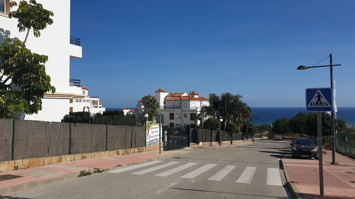 f6b65f9e-b9f8-42ef-bb79-efe231dbe1c0