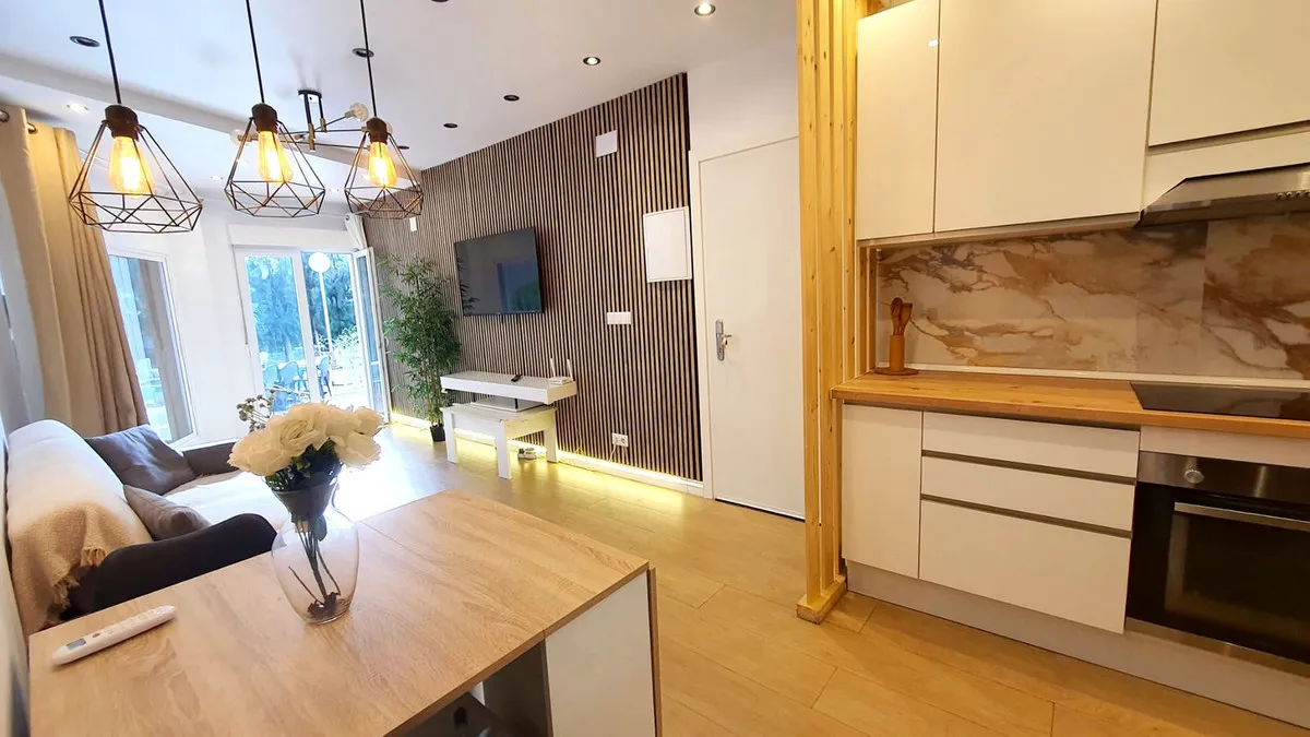 dc92f1c8-102a-41cc-9183-b842d4509a22