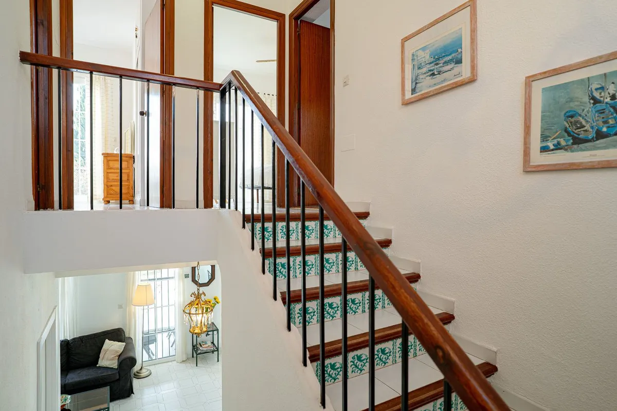 8b93b2db-4f8f-44d1-a2b5-590e453f0a24