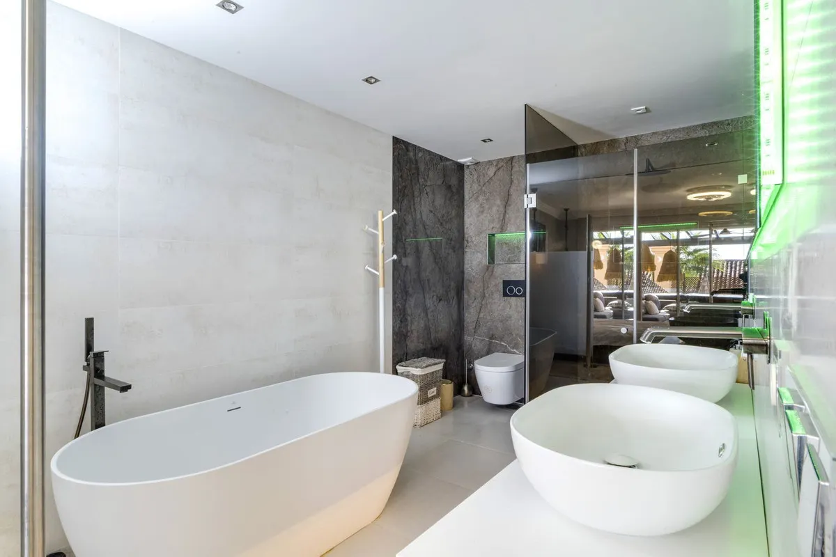 64f09cde-06ca-4200-9650-f7810be058c9