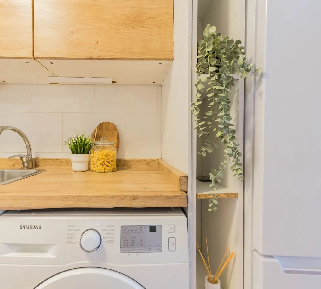 c6456e8e-49b5-40a2-9f5f-9a807b9d3919