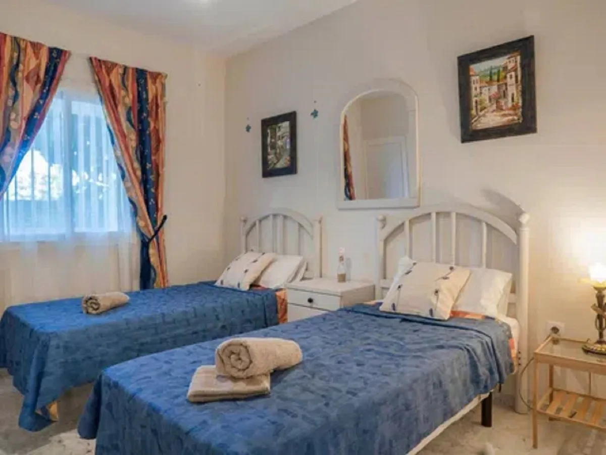 1dc2d989-d40a-4e70-bdf7-eddae8cfa60c