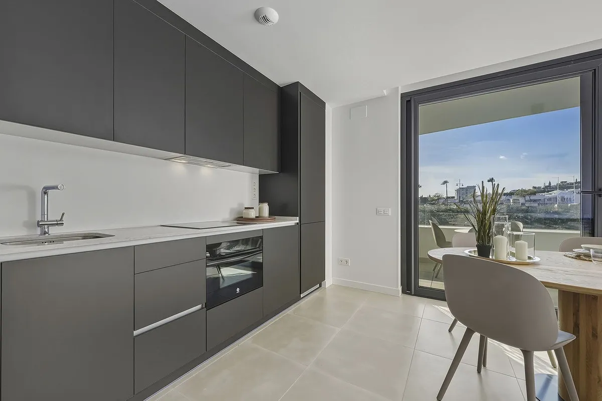 1e11a1fc-e903-421f-8168-64aa9abf658b