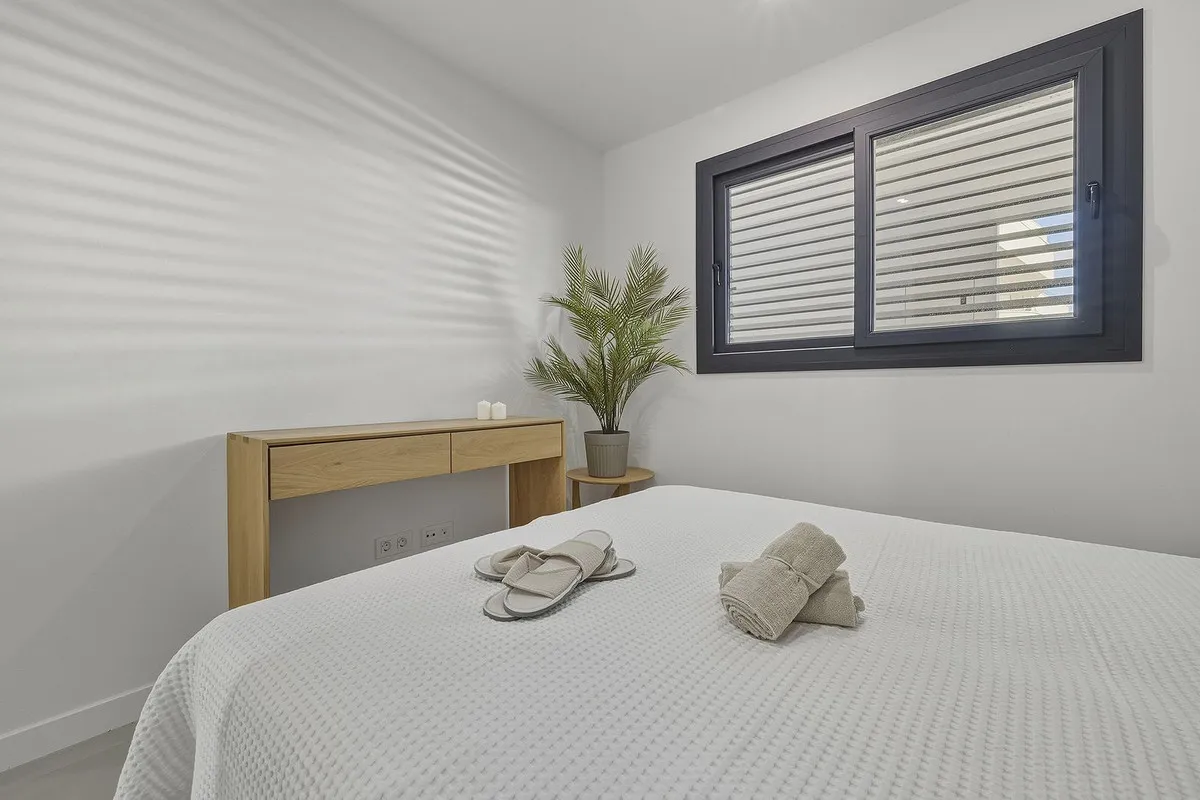 b5bb97f9-9633-4def-9c6c-285a2dd48eb2