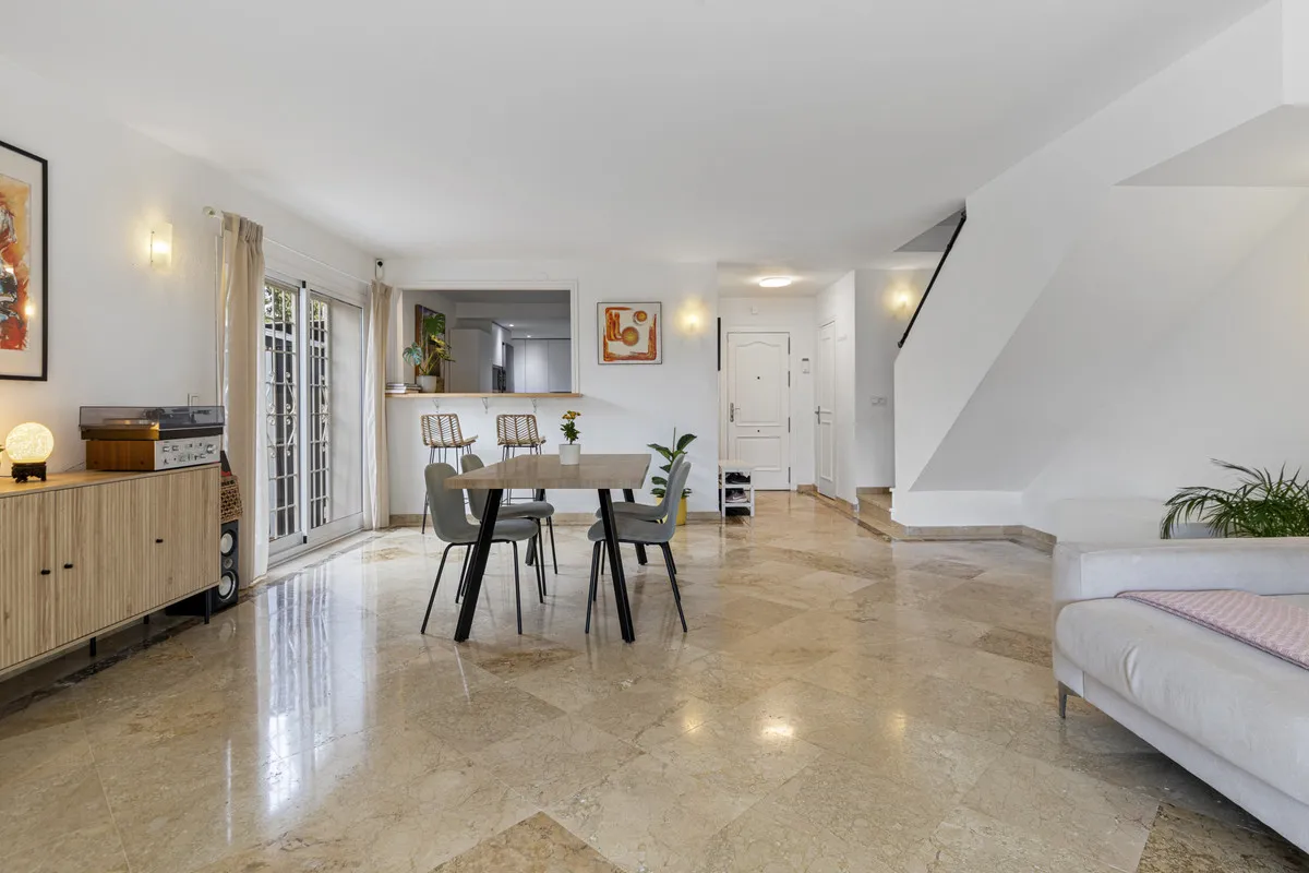 2b526887-84c1-48ae-94ab-c8a1168c3f1c