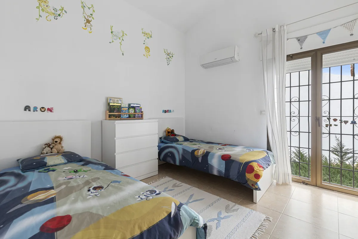 755eba24-a2cb-43c6-8b1b-981bf4781b40