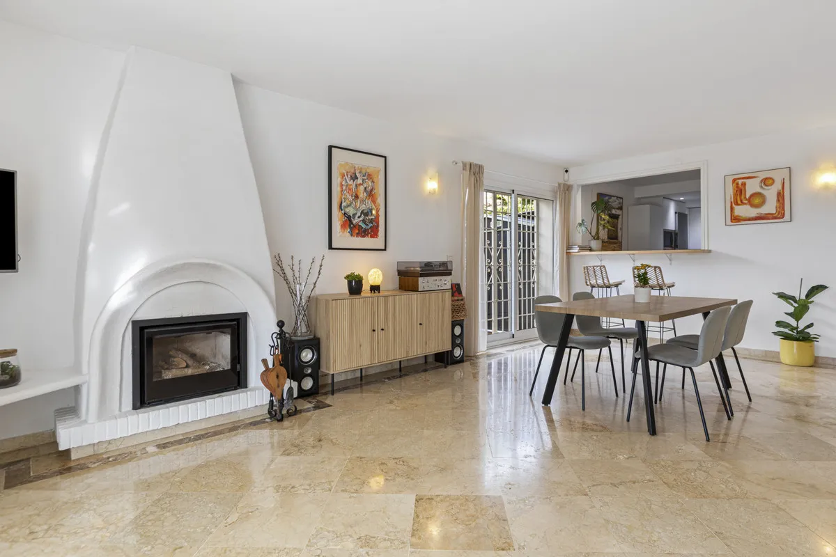 a879ec5f-63b5-49ba-a342-1738773f7543