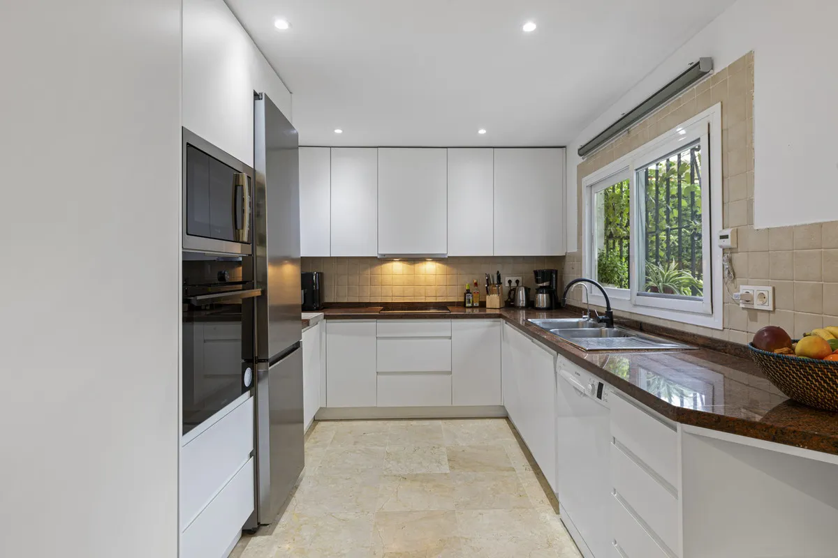 b3044a7d-5821-4cd0-9842-9d7f43613349