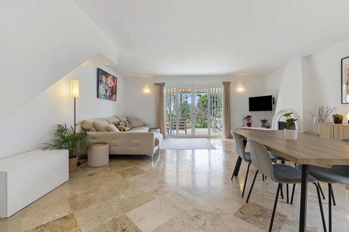 bec75043-f1ac-4d67-b3b4-6720f61692b0