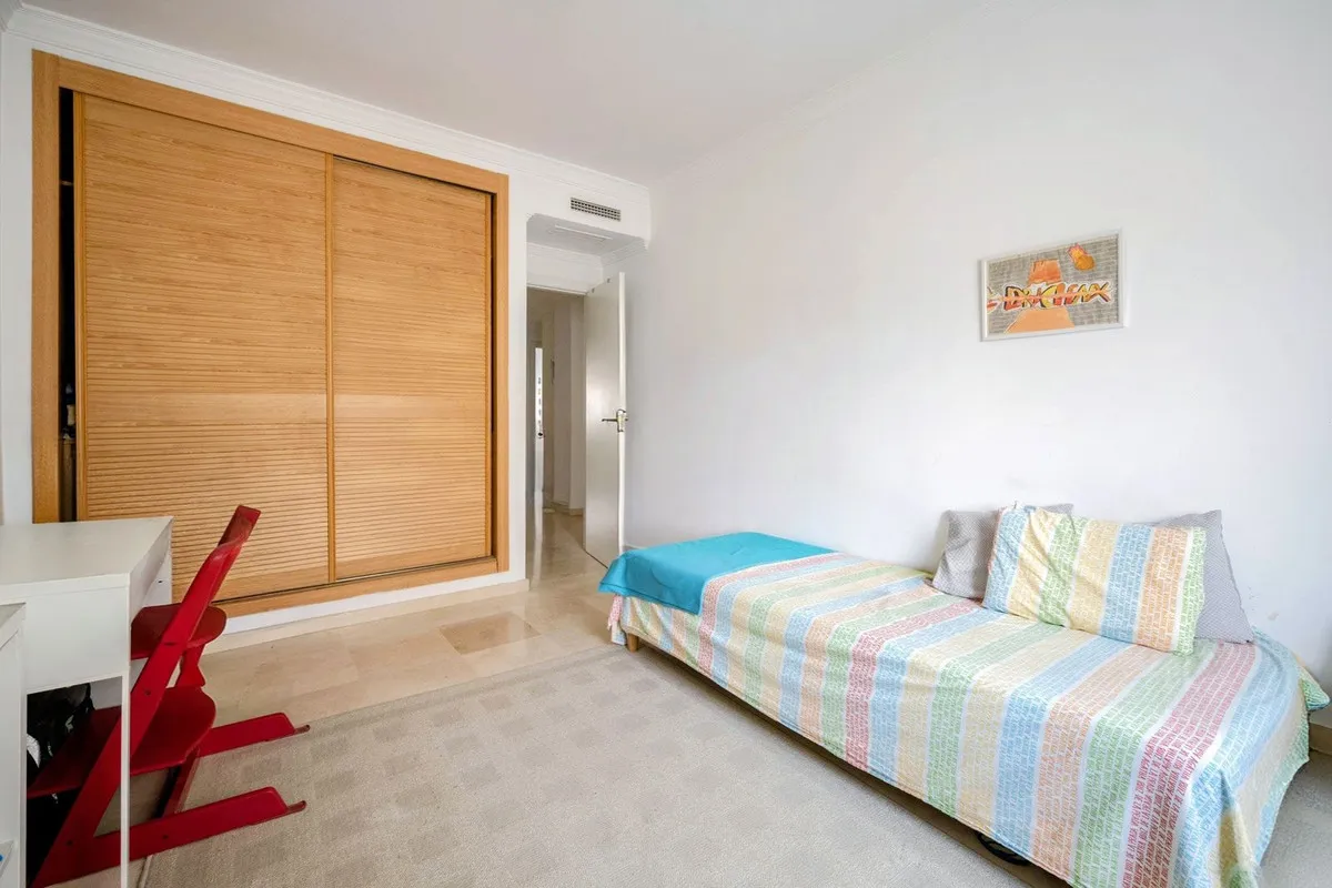 c6b2324f-f3d1-4915-b1ae-7d1bc0fc1003