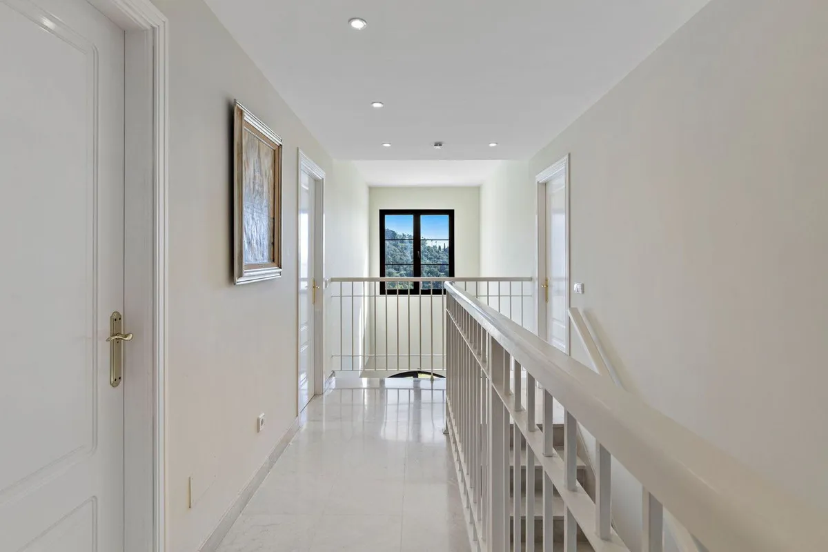 2503abe6-5263-43d0-bcf1-f959f2584073