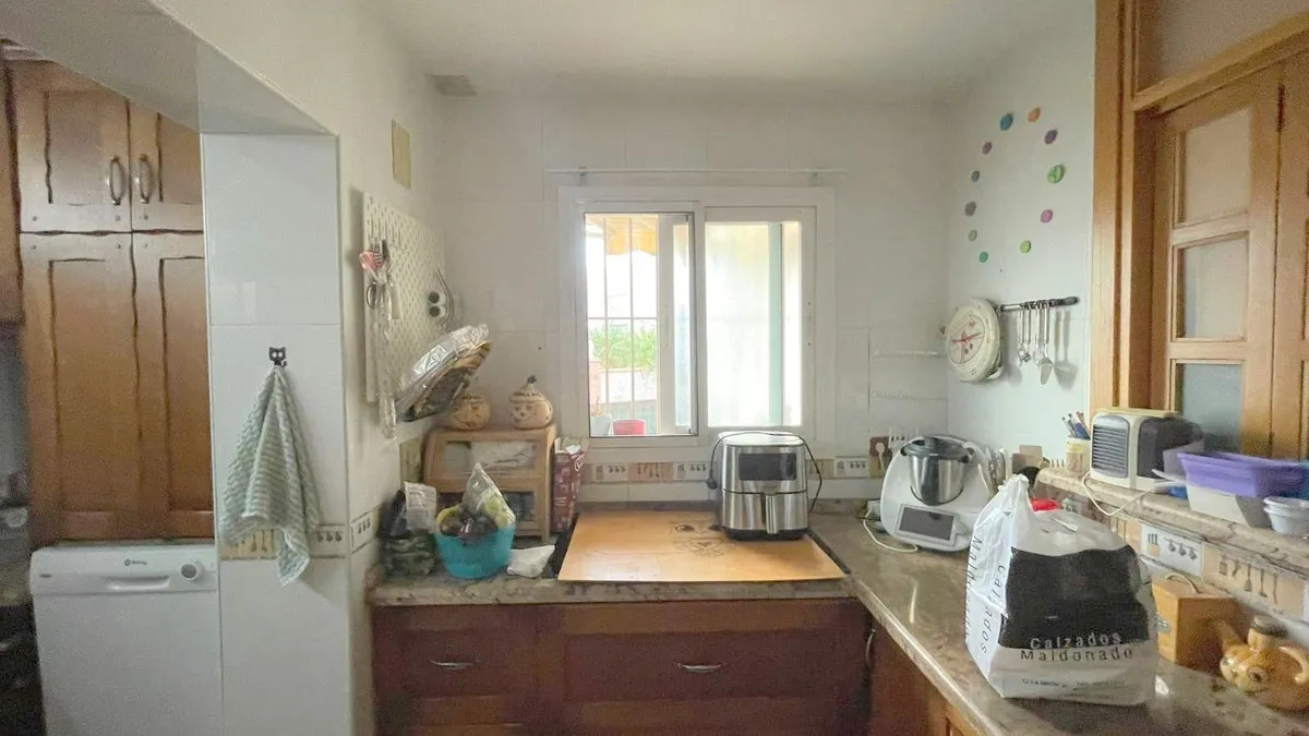 37651335-4bd6-434e-bf24-fcbc42ca32a0