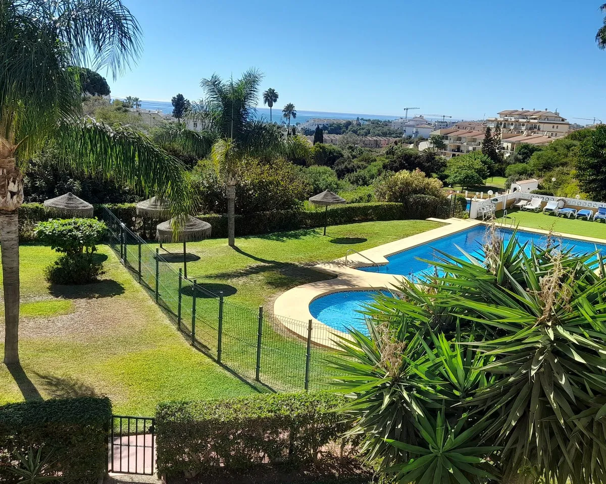 Top Floor Apartment with Ocean Views in El Faro