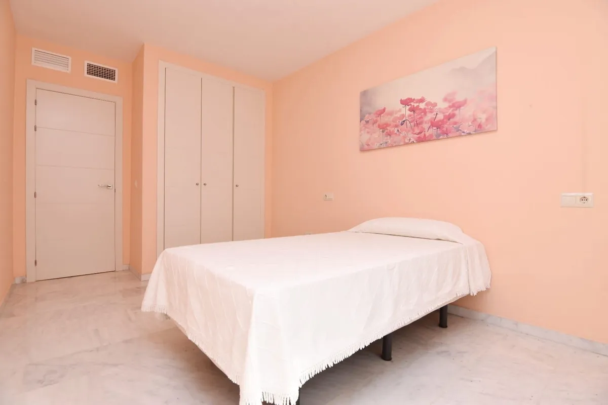 b8f9687e-01e8-4492-8ebb-2480915ee748