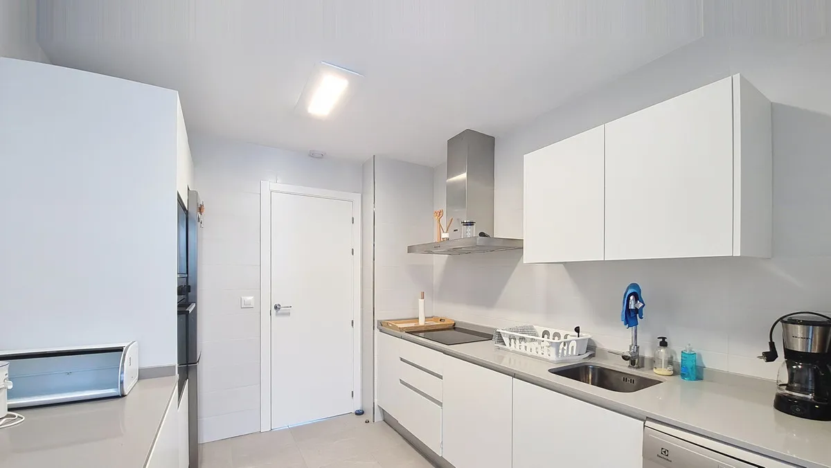 cc105766-896e-402c-bbcd-38324e135d8e