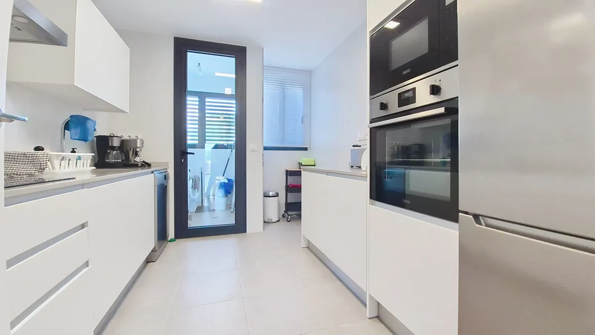 f9aa2ffe-1c1d-4923-9ec6-af4950d1b60a