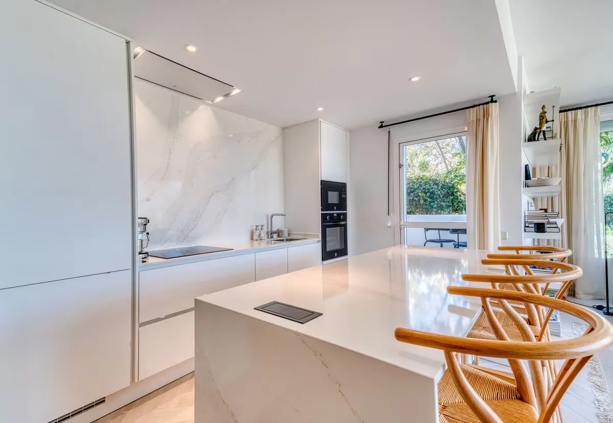 0bfd8b95-a1dc-4857-8eb9-63fca9d73173