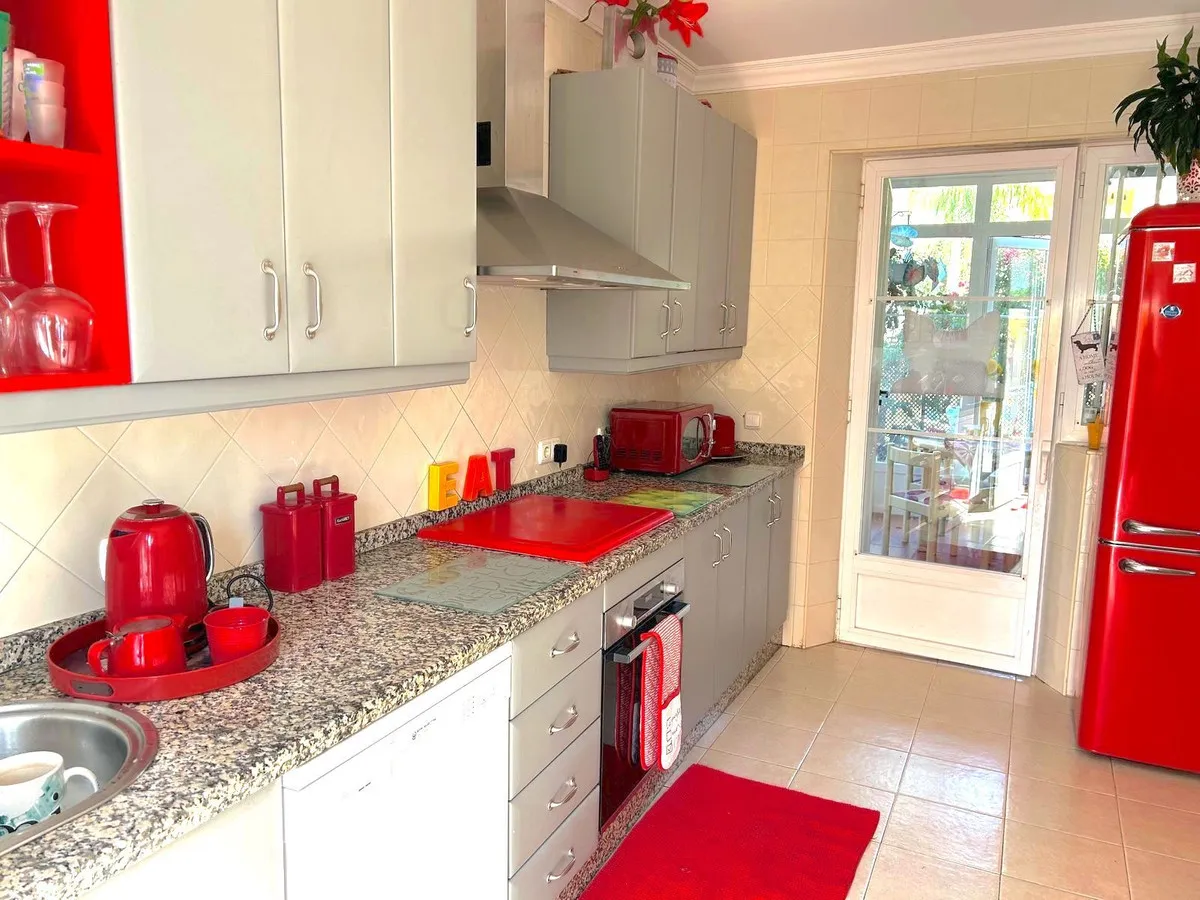 3209625f-56d0-41d3-b874-8b9b03c0d6a3