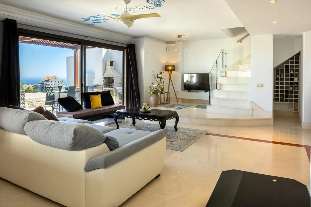 7d51498f-6326-4daf-9a7b-4ebad9db4099