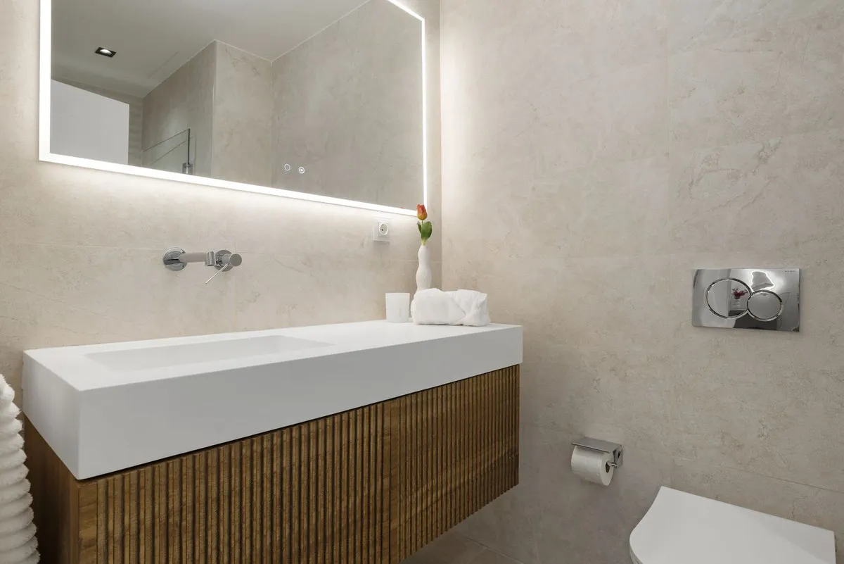 a4b33370-6d32-4976-ace0-ffecf1d35974